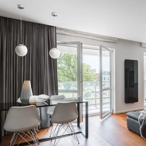 BOLLY 17 závěsná opálové sklo/chrom 230V LED E27 11W IP44