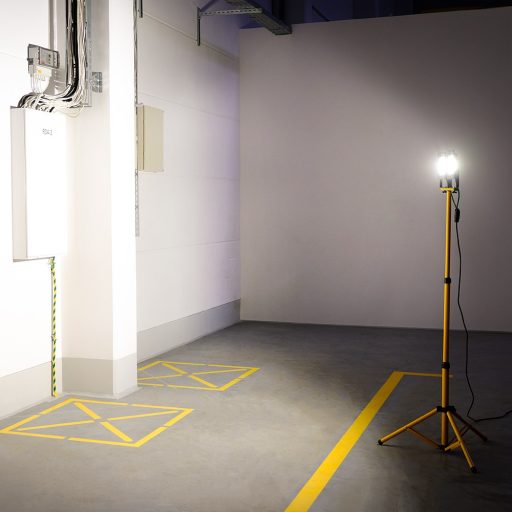 Állványos Led munkalámpa, Led reflektor, 2x30W hideg fehér, strapabíró
